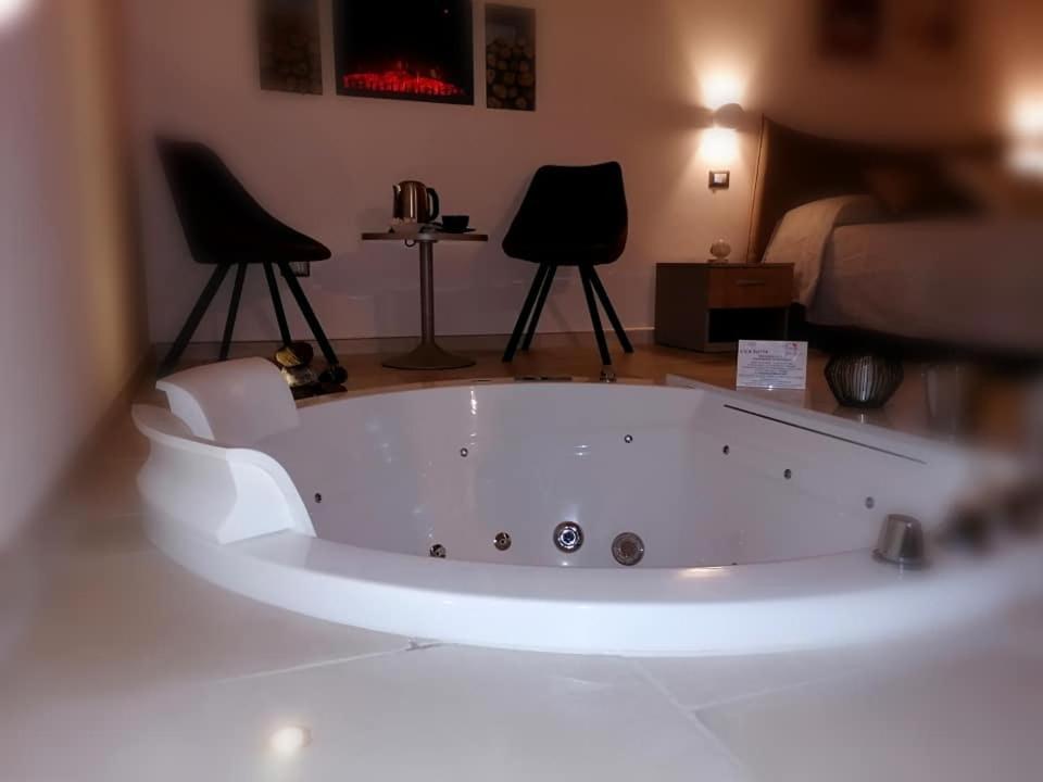 Lux Suite Taranto Eksteriør bilde