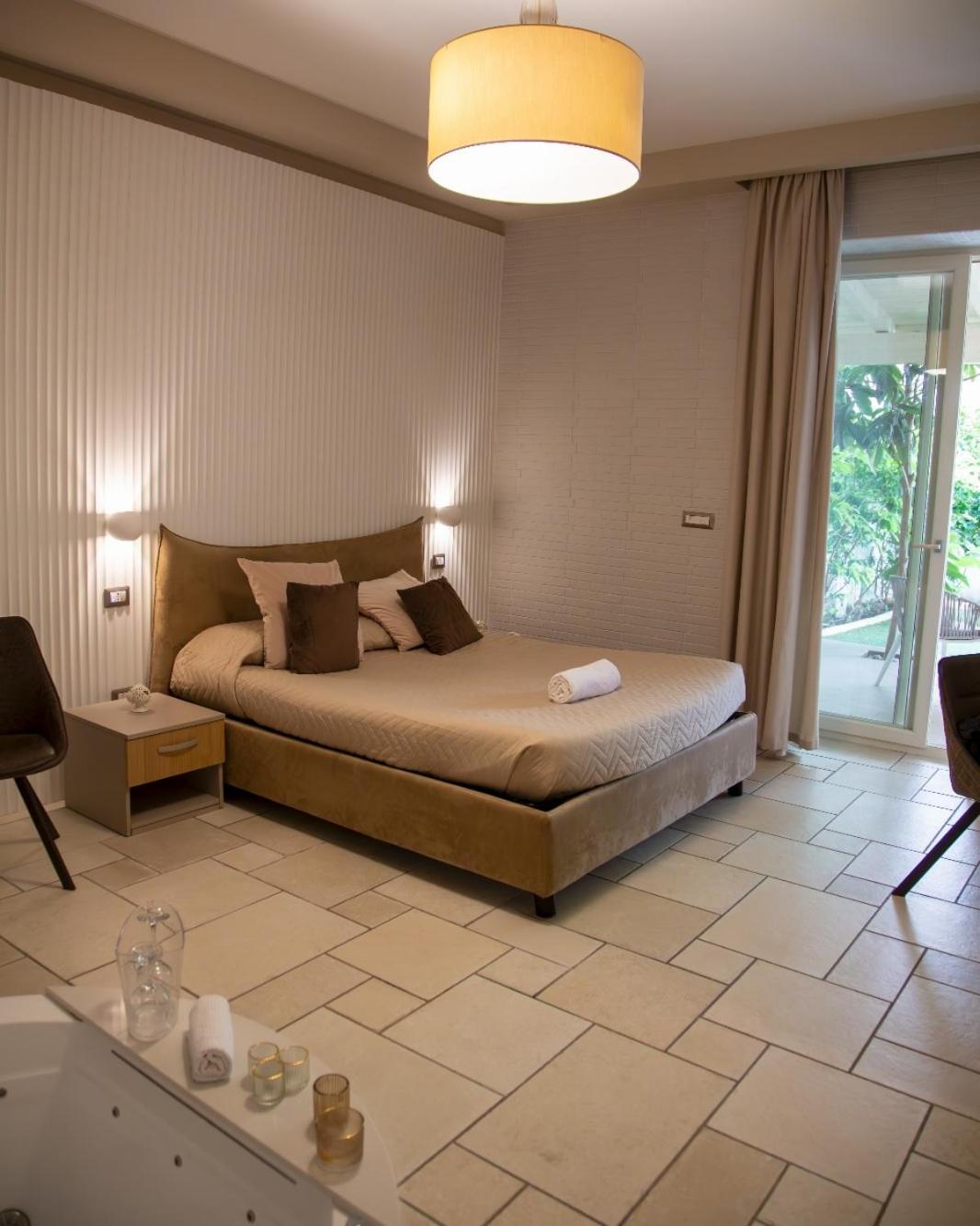Lux Suite Taranto Eksteriør bilde